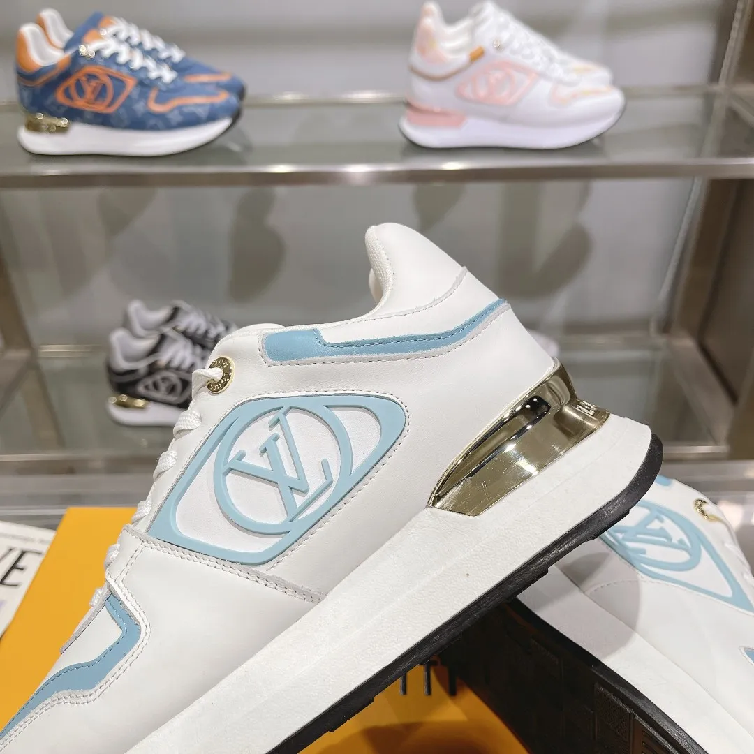 👟👟Ex-factory price 640👟👟 Men's size +10 Louis Vuitton's official website synchronizes the 2024 couple's models, this Neo Run Away sneakers are inspired by running shoes, integrating LV's iconic must-have shoes into the trend. This version is a 1:1 replica of the original version, reinterpreting Damier canvas with cow leather and mesh fabrics, highlighting its simple lines and unique wedge outsole. The main details include the LV initials on the side and the engraved gold heel stabilizer on the back plus a hidden insole. 2cm. Sizes 35-42, 39-46. Full package. High version. New and old customers are welcome to inquire.